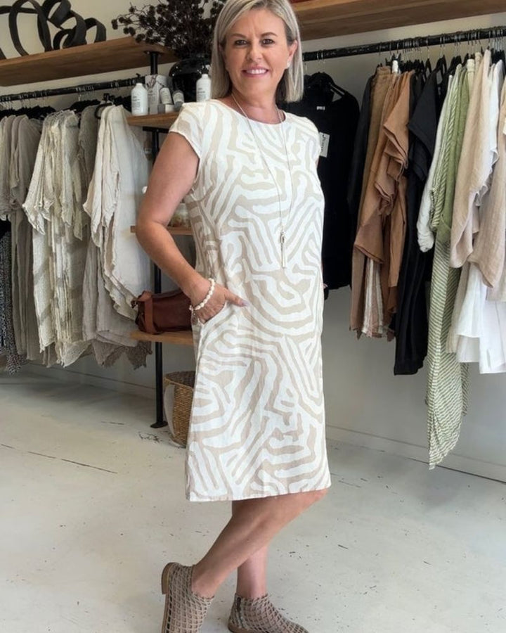 Nelia I Dress with Round Neck and Pattern