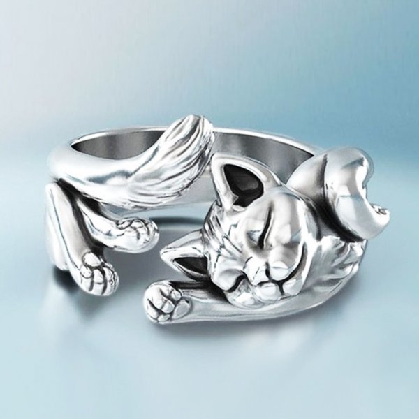 Vintage cat ring made of silver
