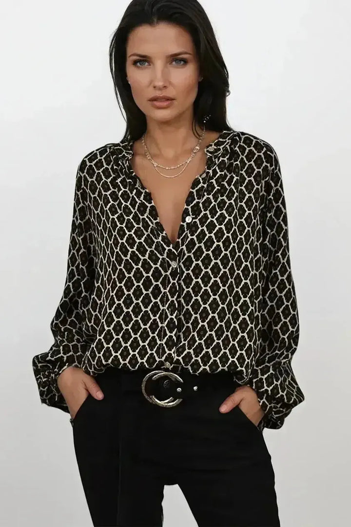 Beatriz - Stylish shirt with V-neck