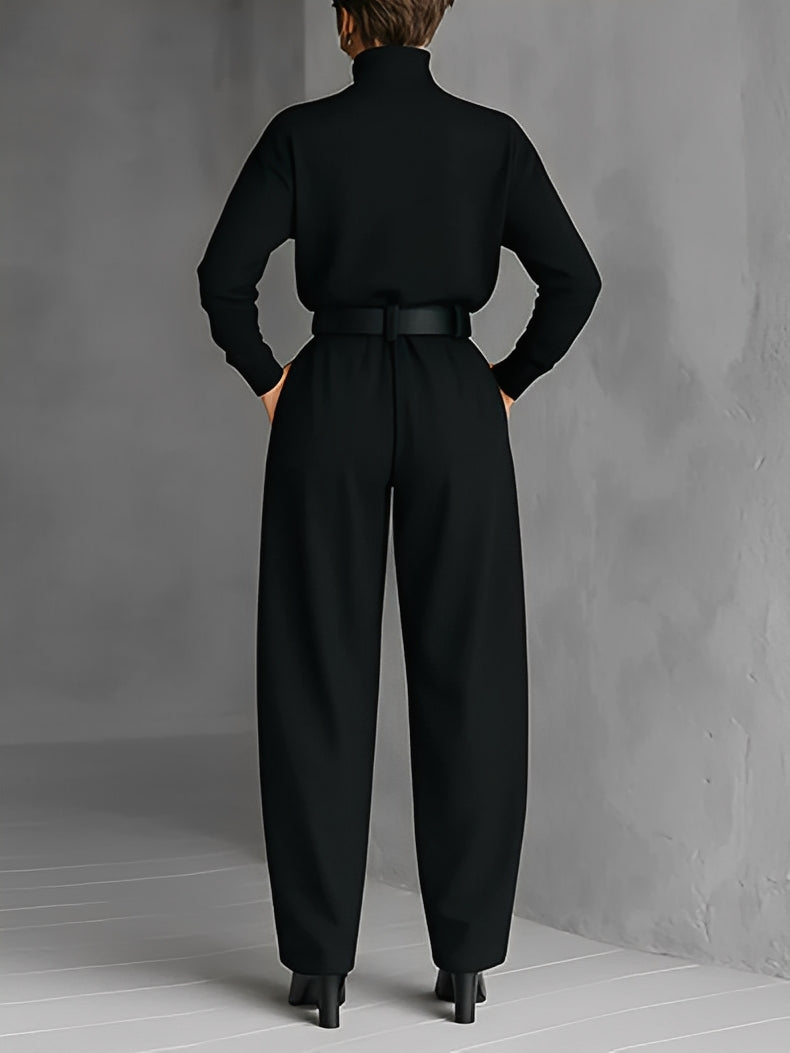 Maria – set with a turtleneck and straight pants