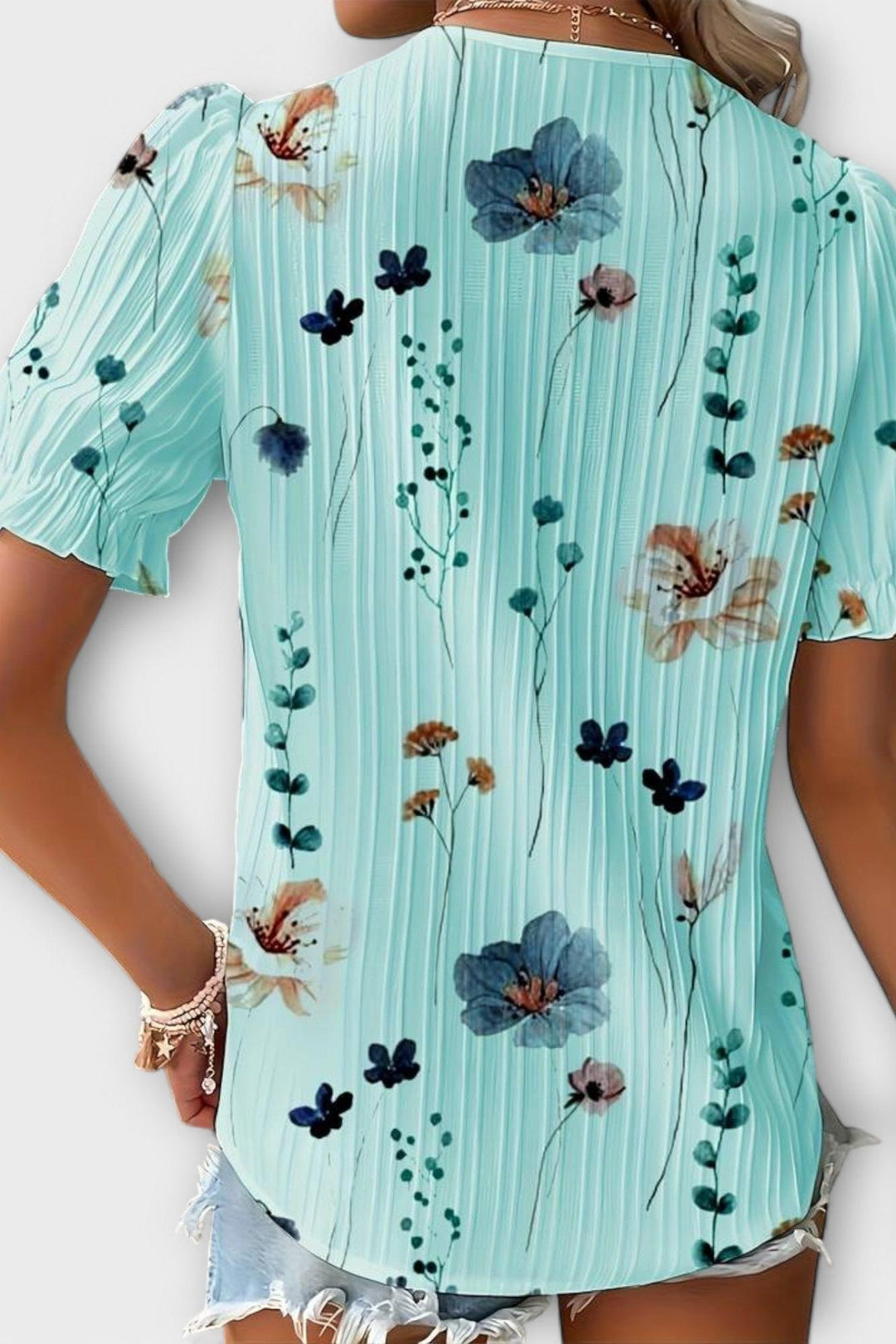 Bruna - Stylish top with a V-neck in the shape of a heart