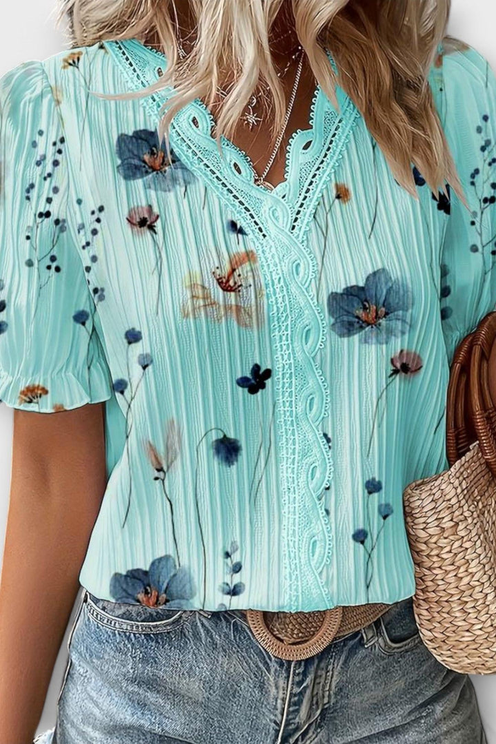 Bruna - Stylish top with a V-neck in the shape of a heart