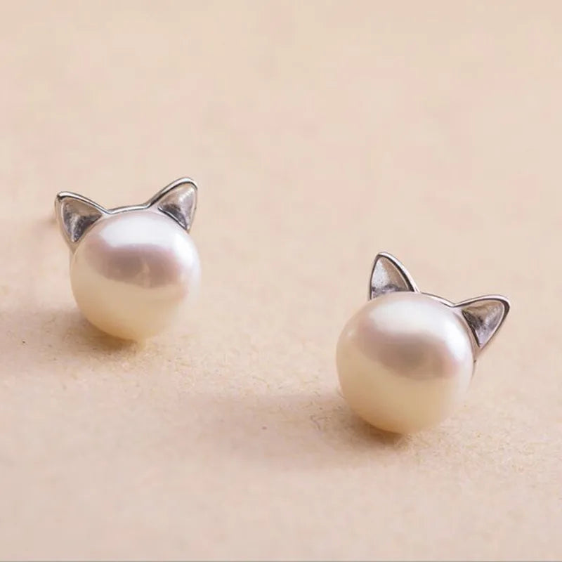 Silver button earrings with a cat-shaped pearl