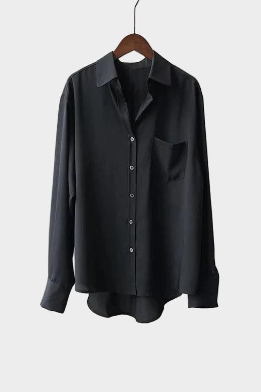 Shirt with an elegant cut and modern detail
