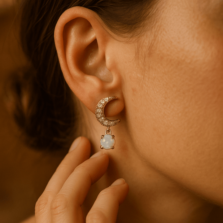 Earrings made of natural pearls