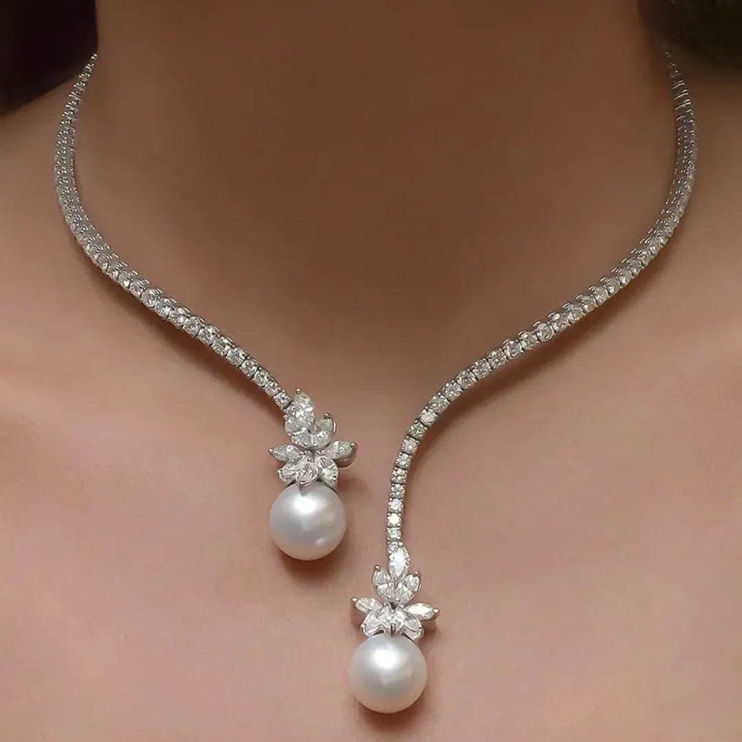 Elegant, shiny pearl necklace made of 925 sterling silver
