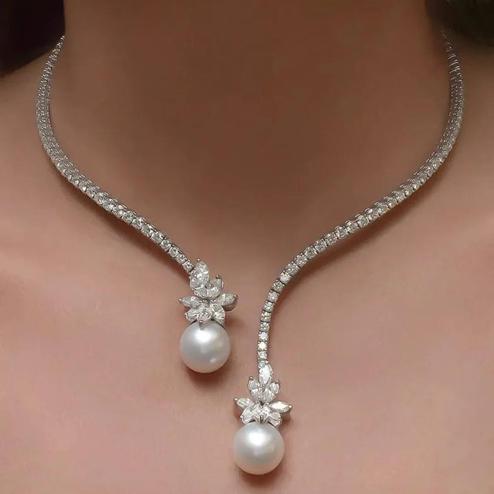 Elegant, shiny pearl necklace made of 925 sterling silver
