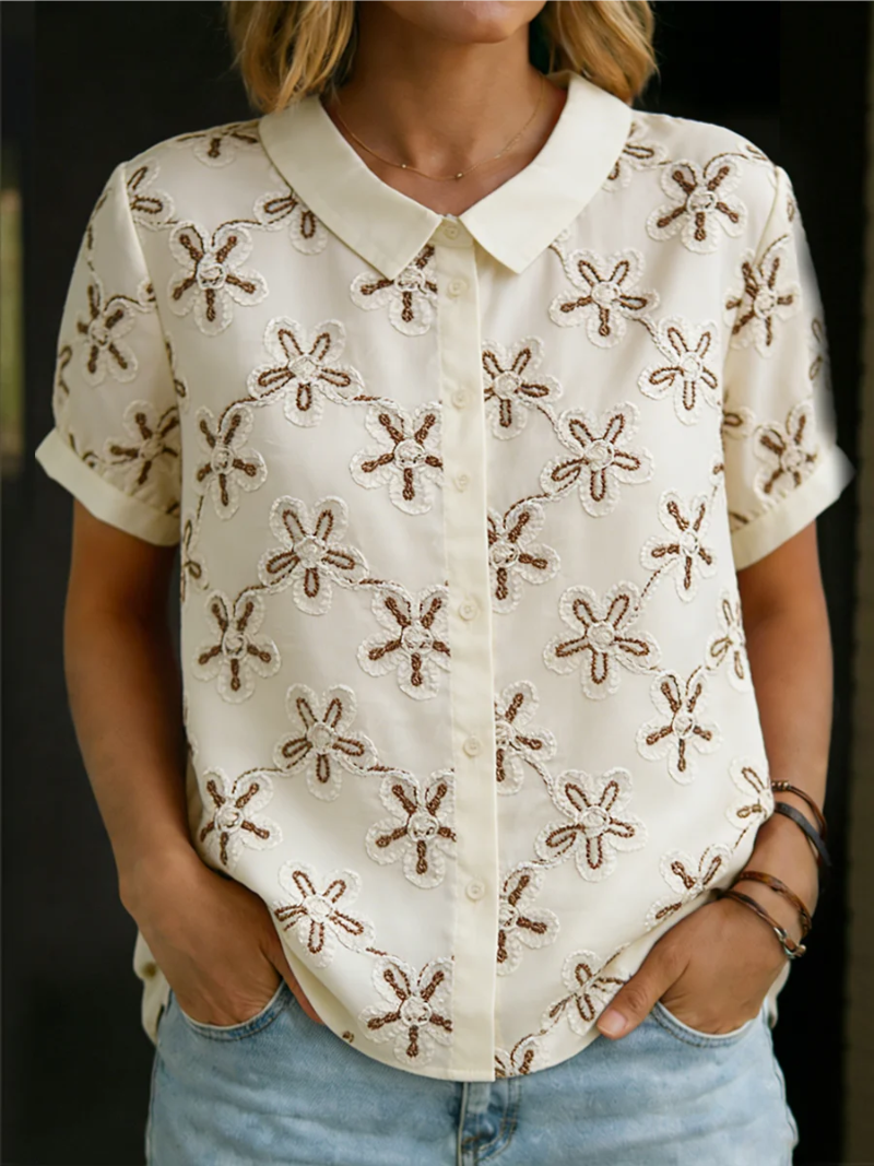 Maaike – Blouse with Collar and Flowers