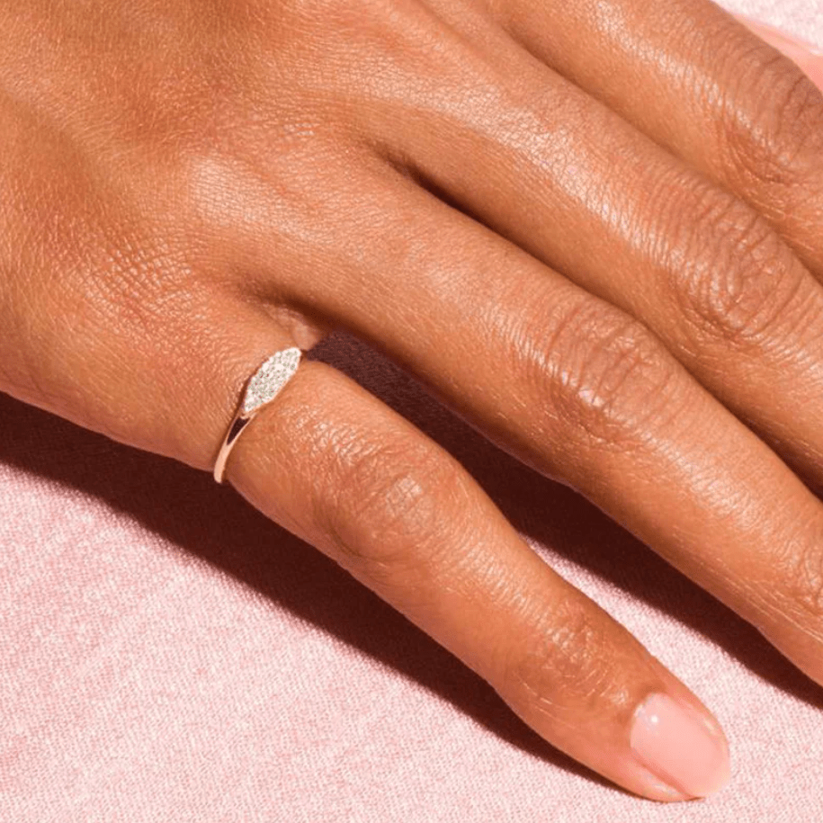 Repeating zircon gold ring