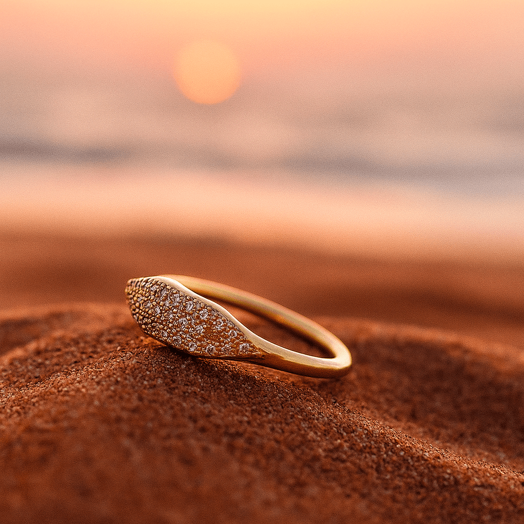 Repeating zircon gold ring