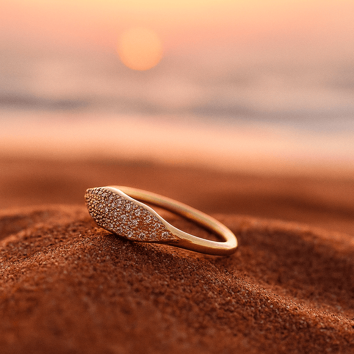 Repeating zircon gold ring