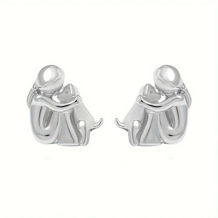 Hug earrings in silver and gold