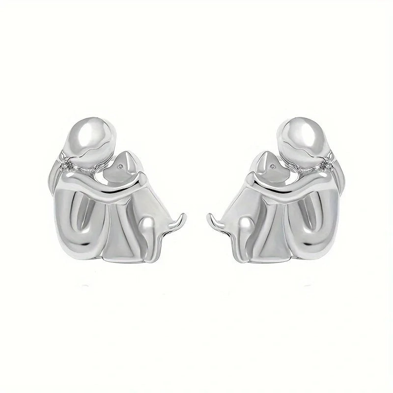 Hug earrings in silver and gold