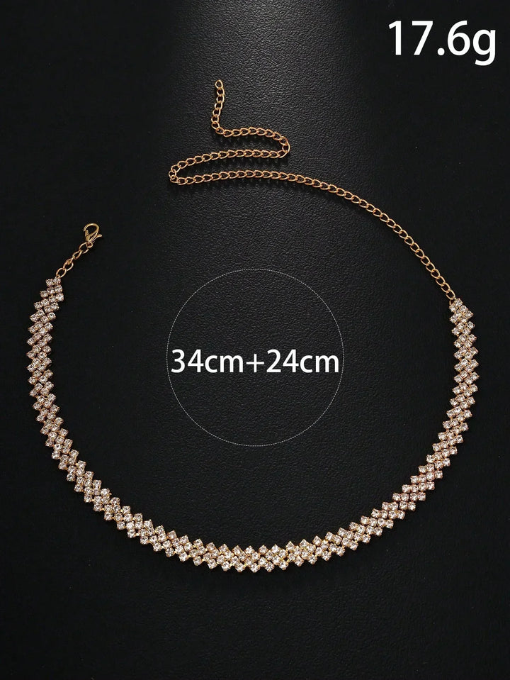 Elegant necklace with crystals