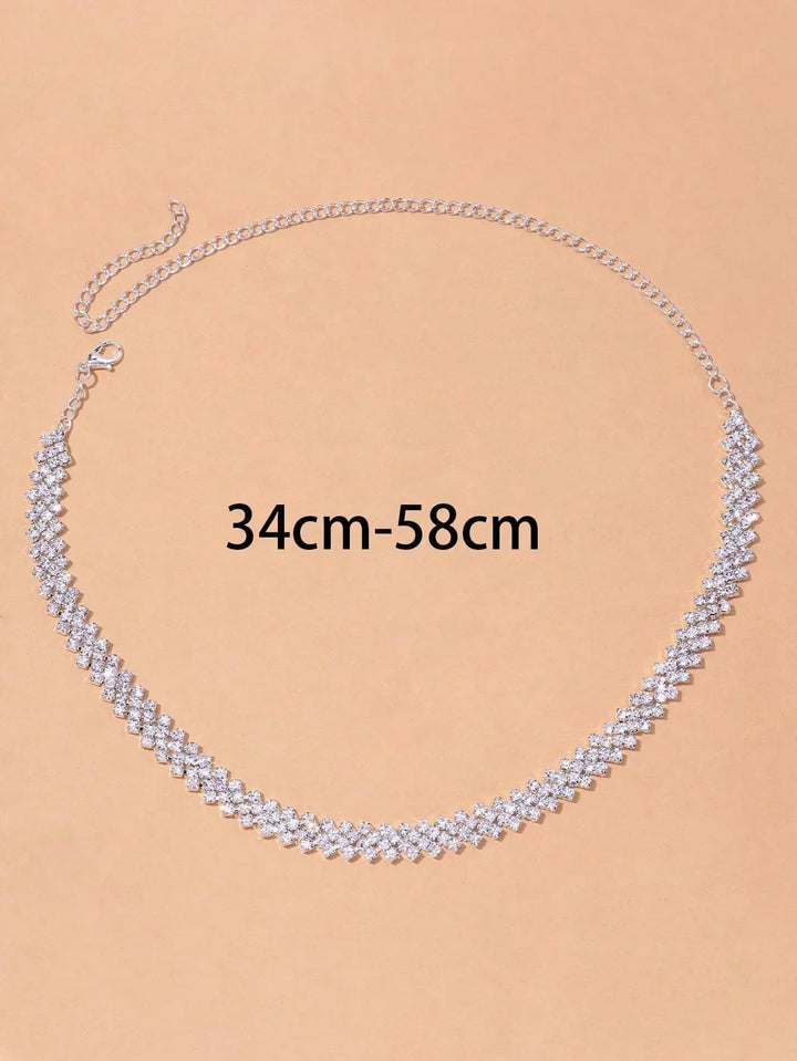 Elegant necklace with crystals