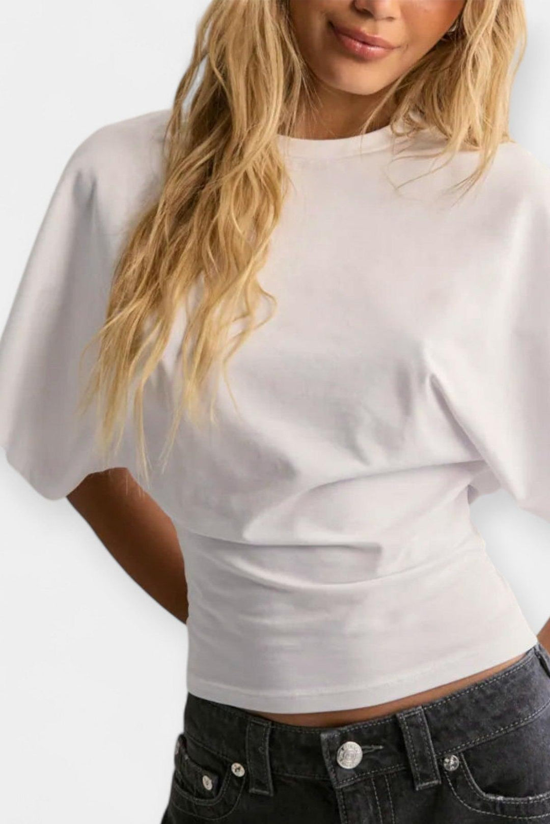 T-shirt with comfortable wide sleeves