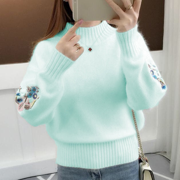 Thick cashmere knit sweater with floral embroidery