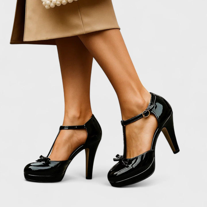 Bella | Elegant décolleté with superior comfort