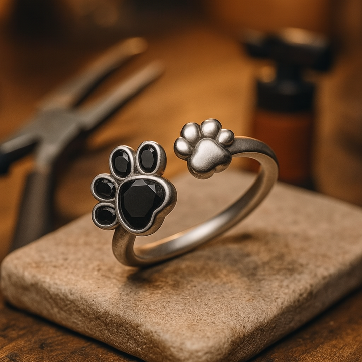 Adjustable creative ring with a charming paw print