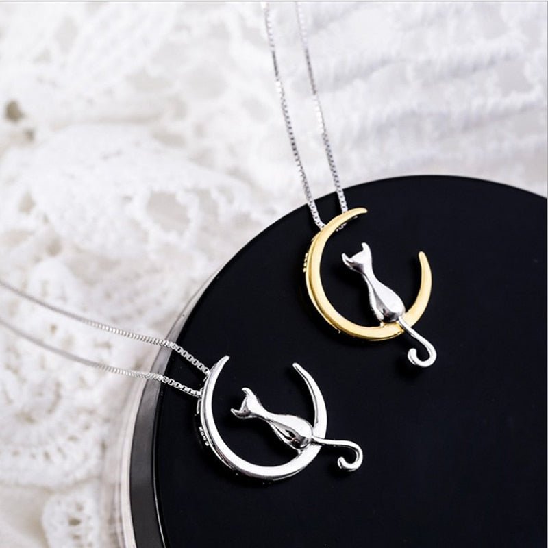 Elegant necklace with a crescent moon and a cat