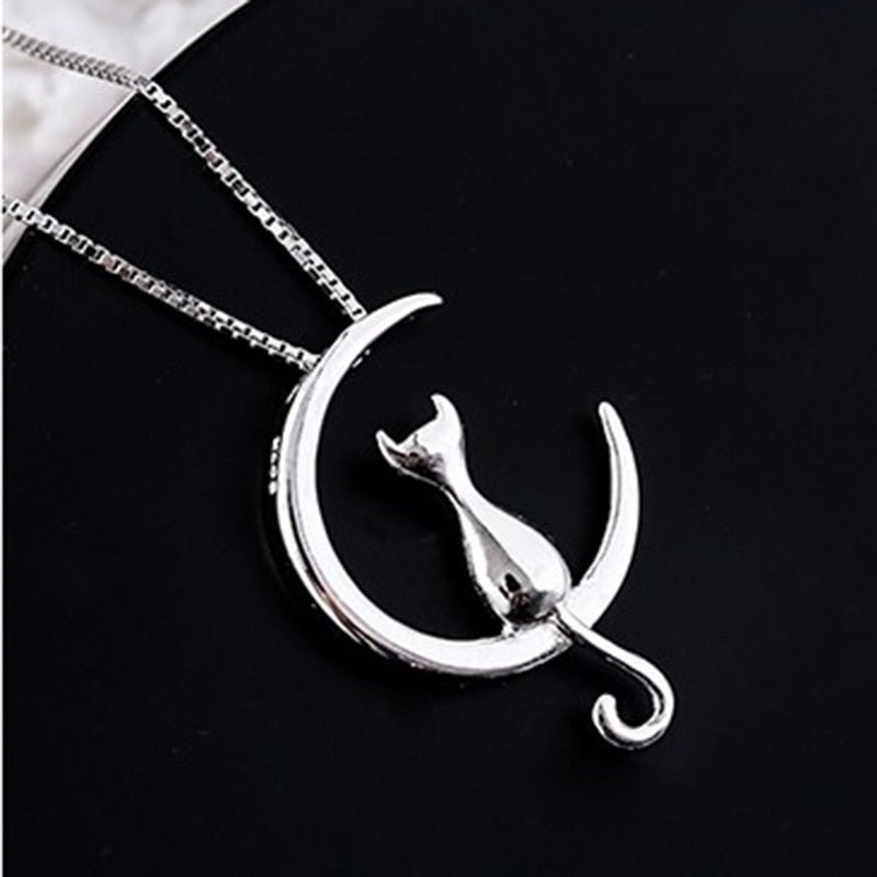 Elegant necklace with a crescent moon and a cat