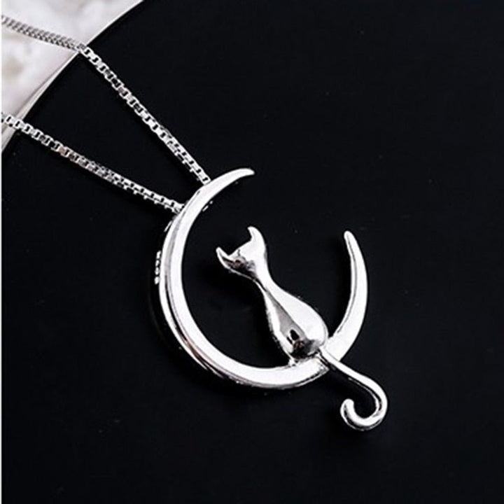 Elegant necklace with a crescent moon and a cat