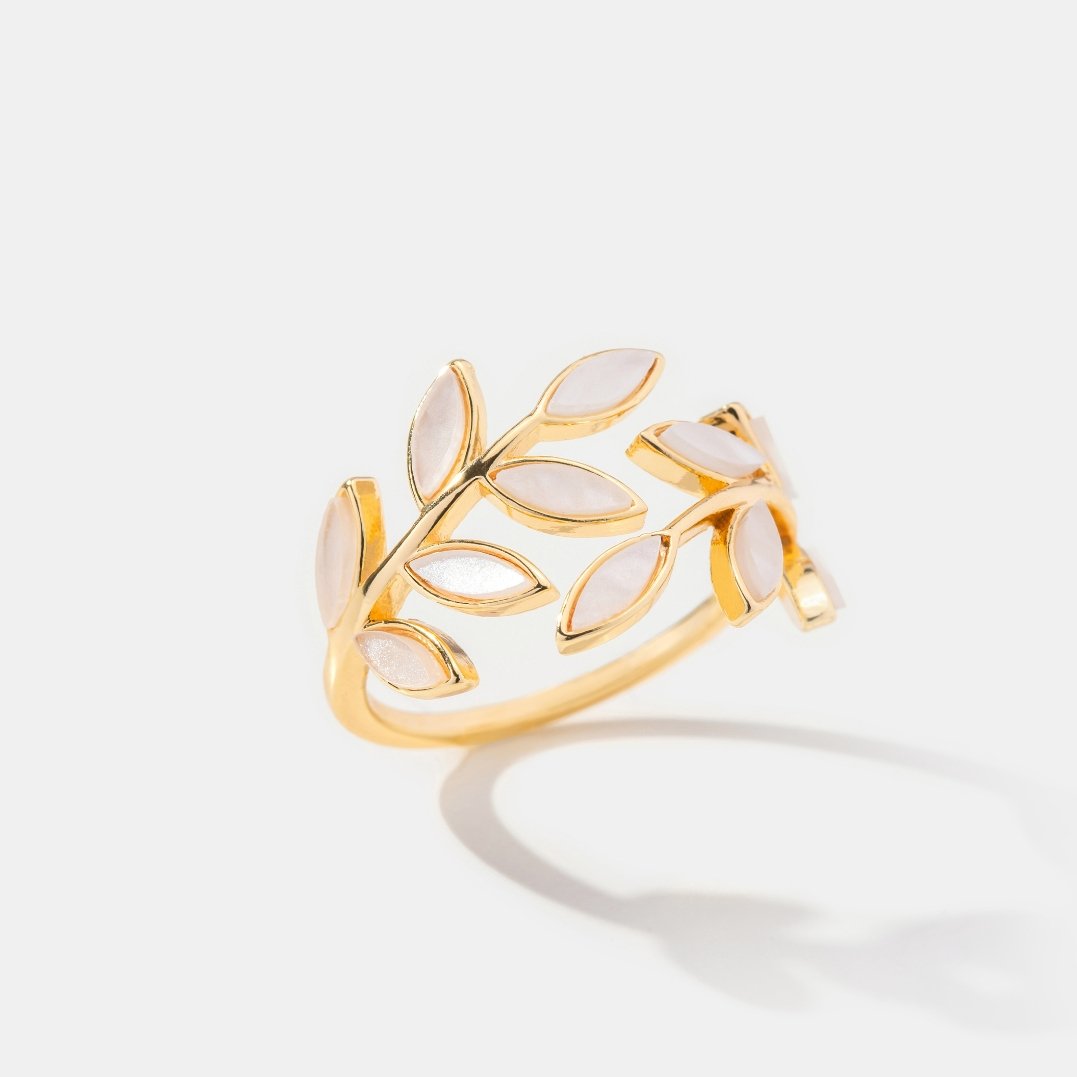 Serene - Ring with Leaf Gold